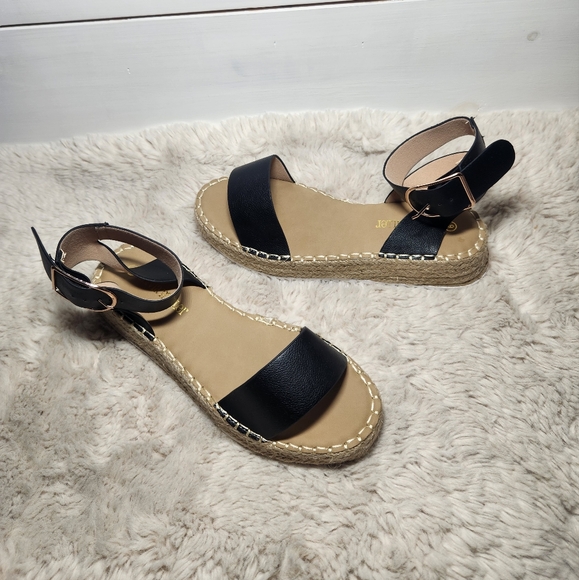 Olivia Miller Women's Almond Beach Espadrille Sandals Color: Black Size: 9 - Picture 3 of 6